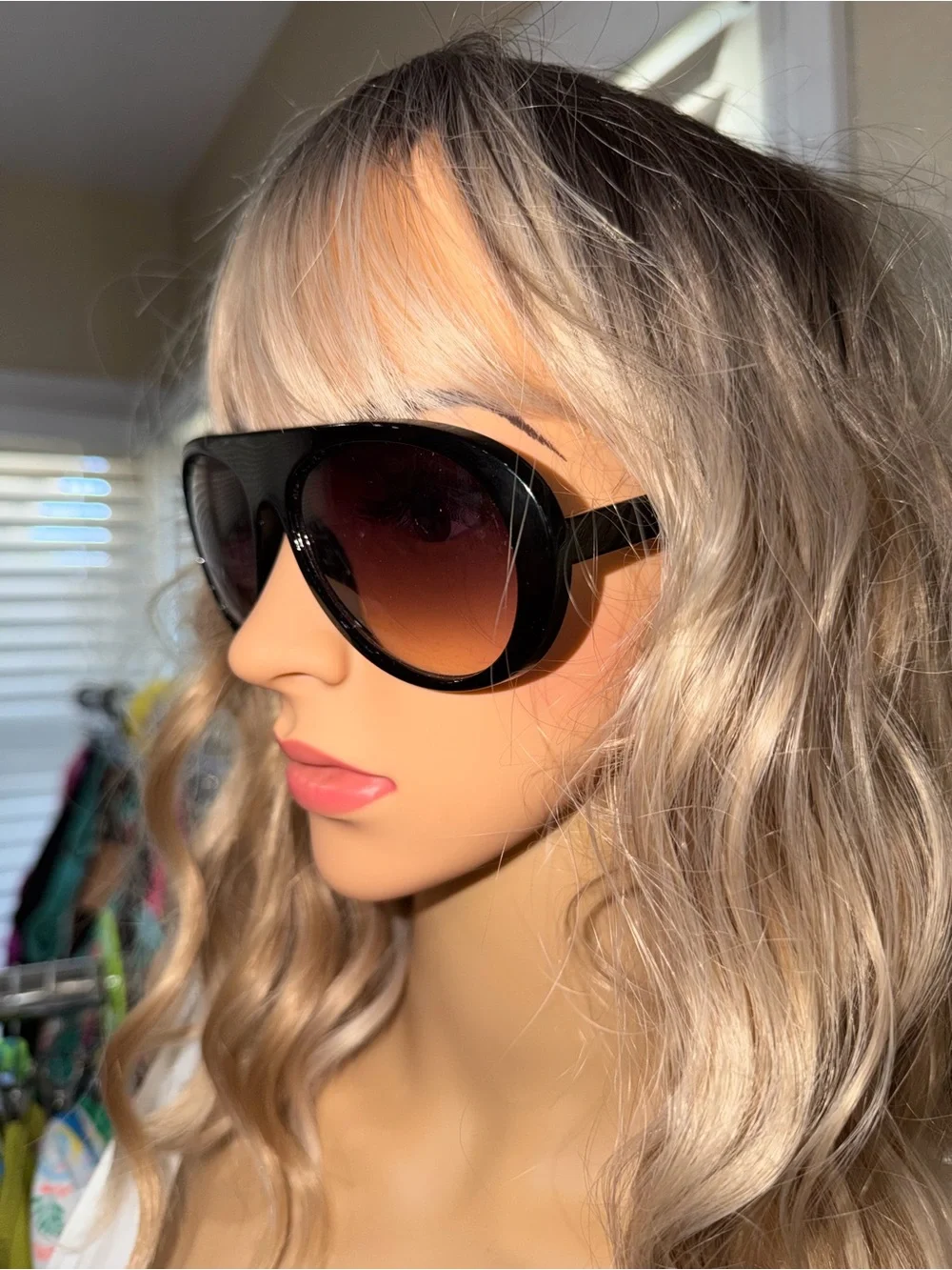 Women’s Black Frame Sunglasses with Brown Gradient Lenses